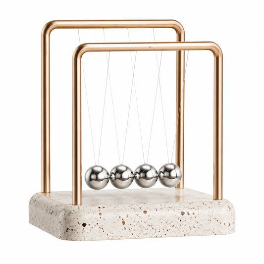 Pendule de Newton moderne avec base en terrazzo, argent et or rose